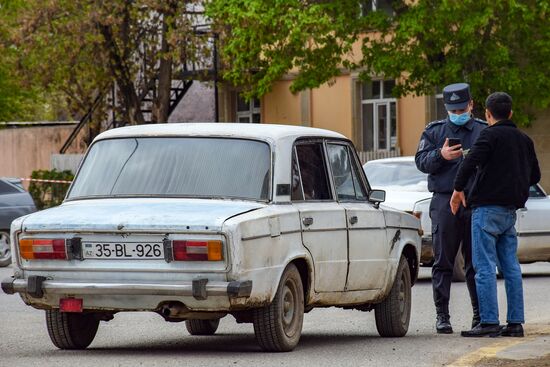 Полицейский рейд против нарушителей карантина в Азербайджане