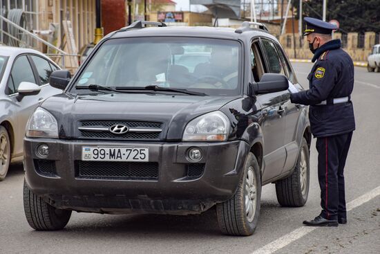 Полицейский рейд против нарушителей карантина в Азербайджане