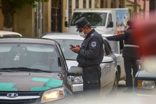 Полицейский рейд против нарушителей карантина в Азербайджане
