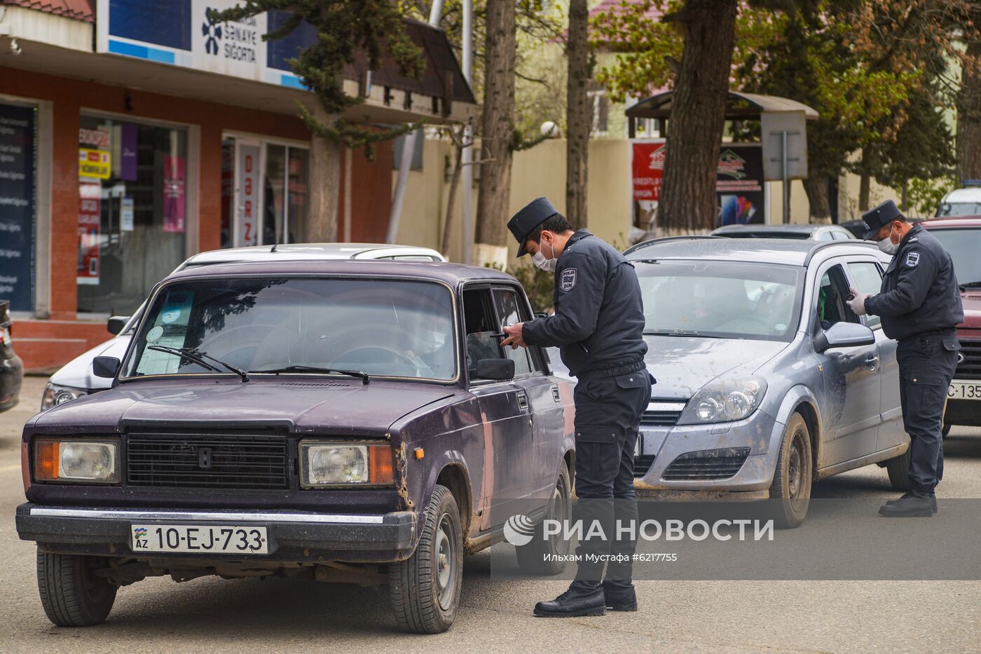 Полицейский рейд против нарушителей карантина в Азербайджане