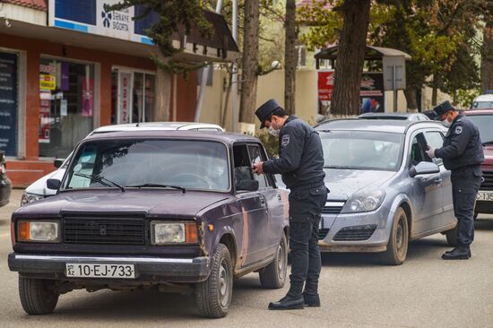 Полицейский рейд против нарушителей карантина в Азербайджане