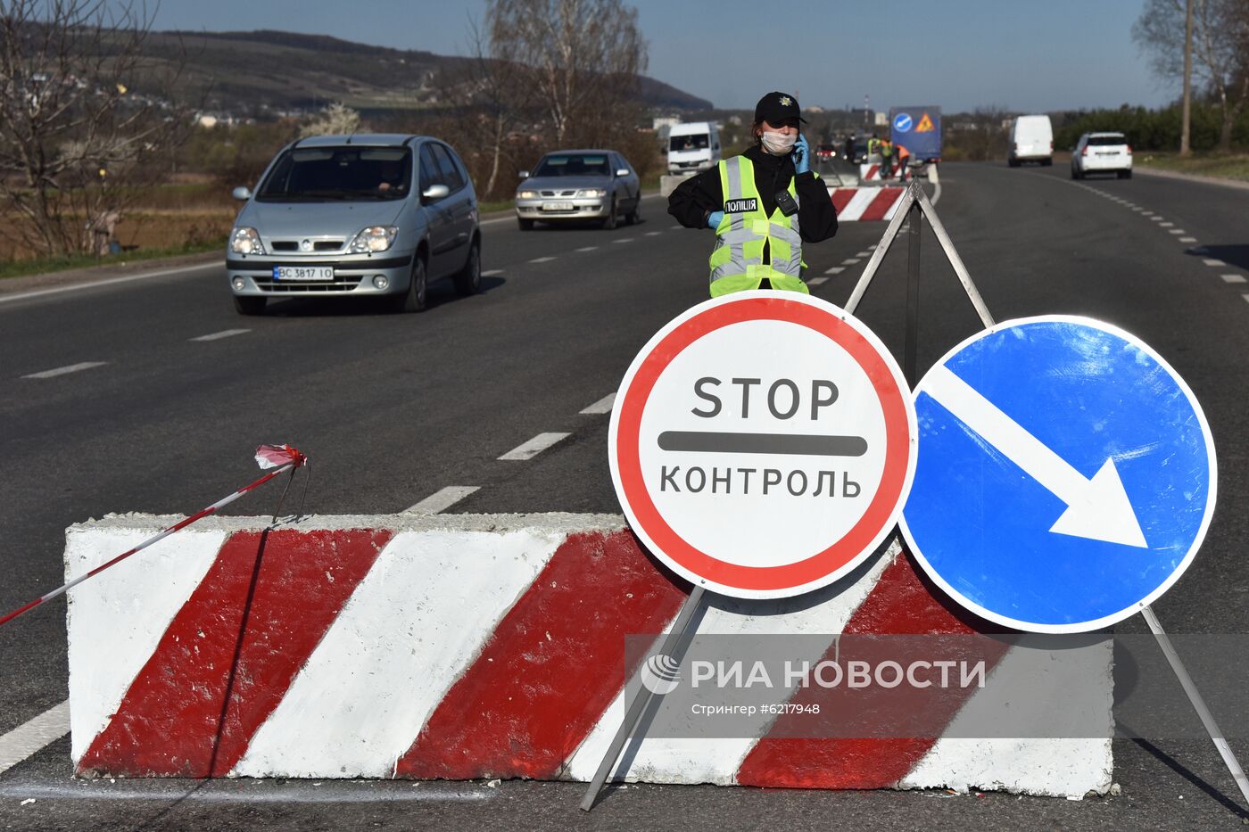 Блокпост во Львовской области, установленный в связи с коронавирусом