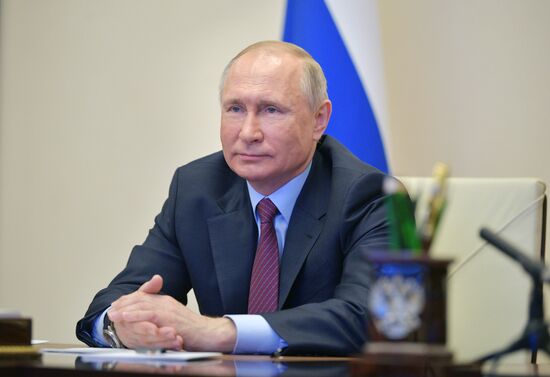 Президент РФ В. Путин провел сеанс связи с МКС