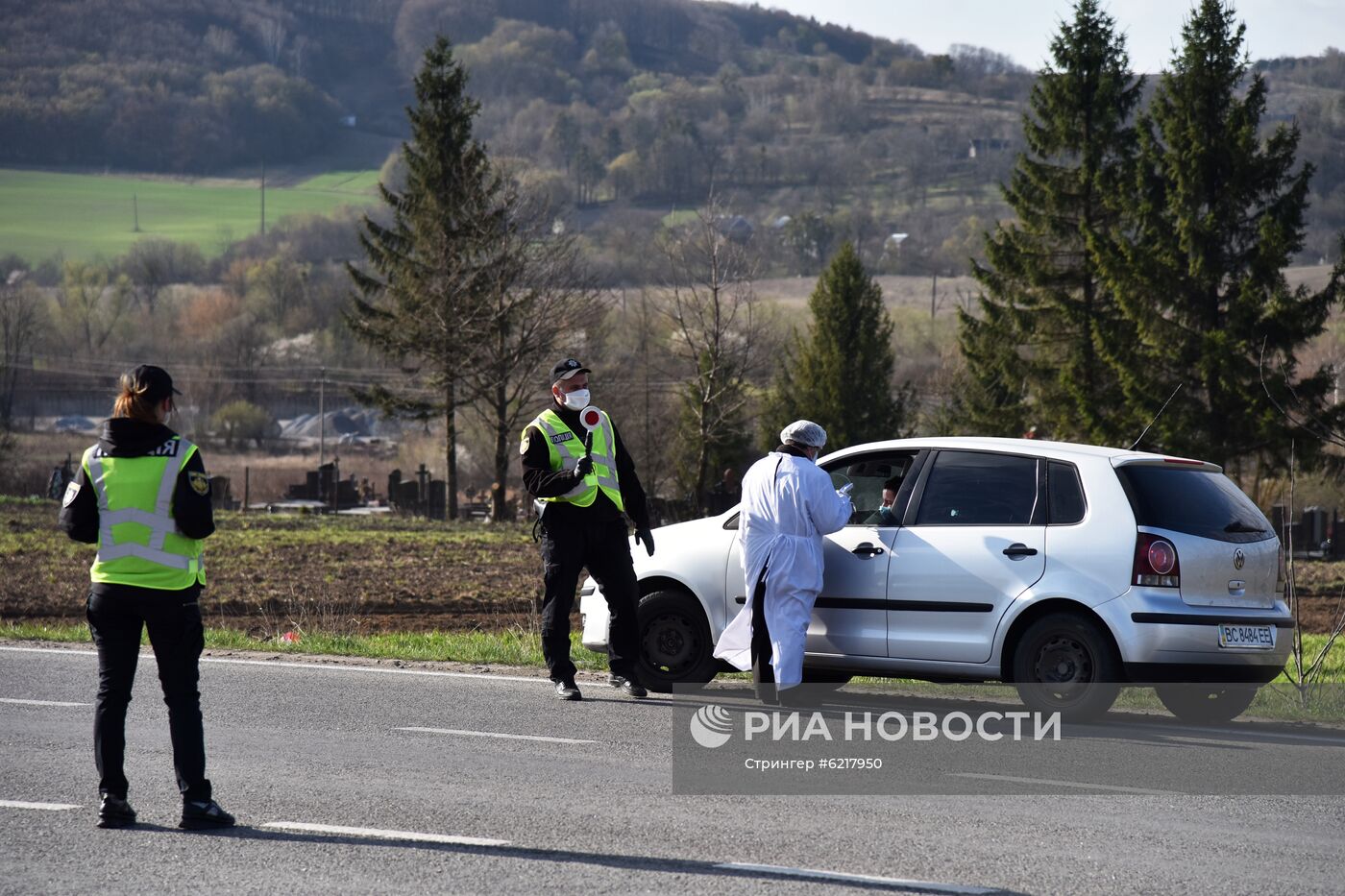 Блокпост во Львовской области, установленный в связи с коронавирусом