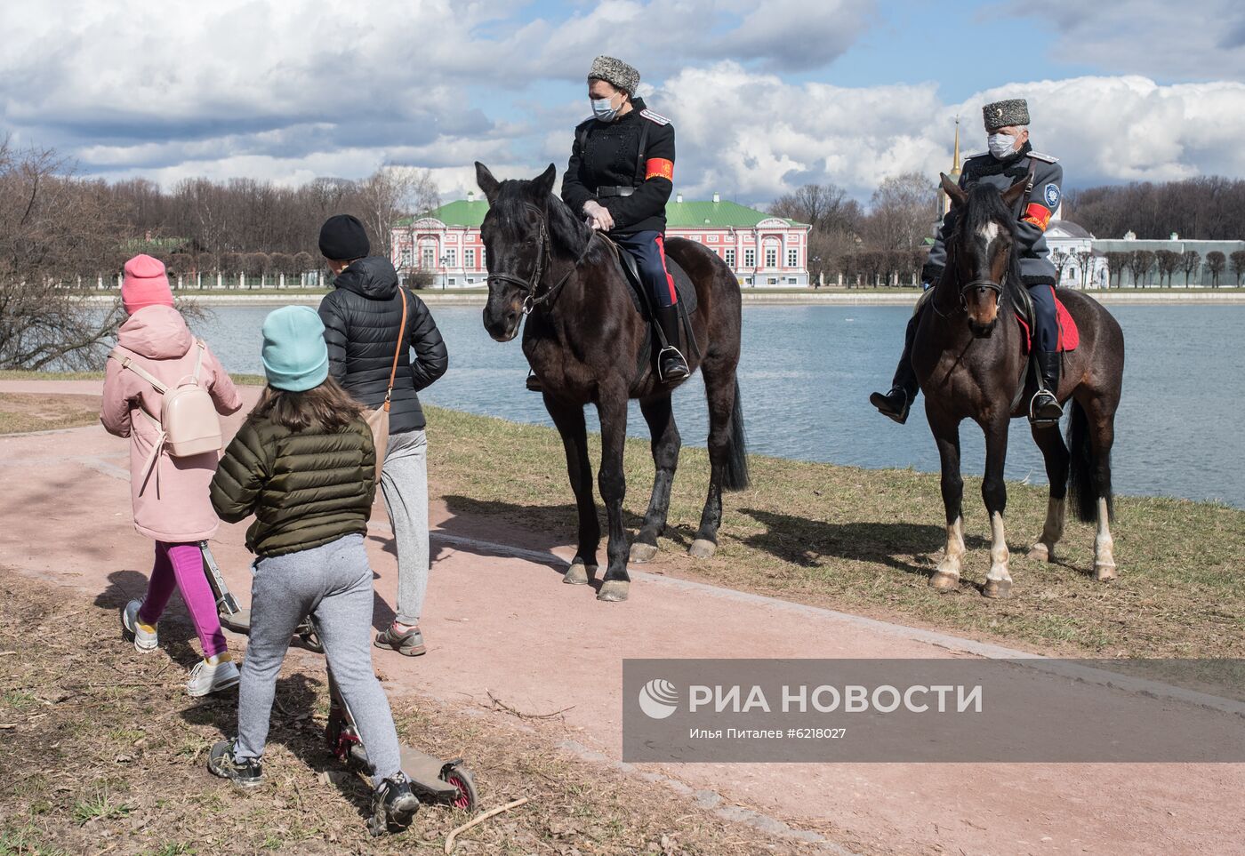 Патрулирование парка "Кусково" казаками во время самоизоляции