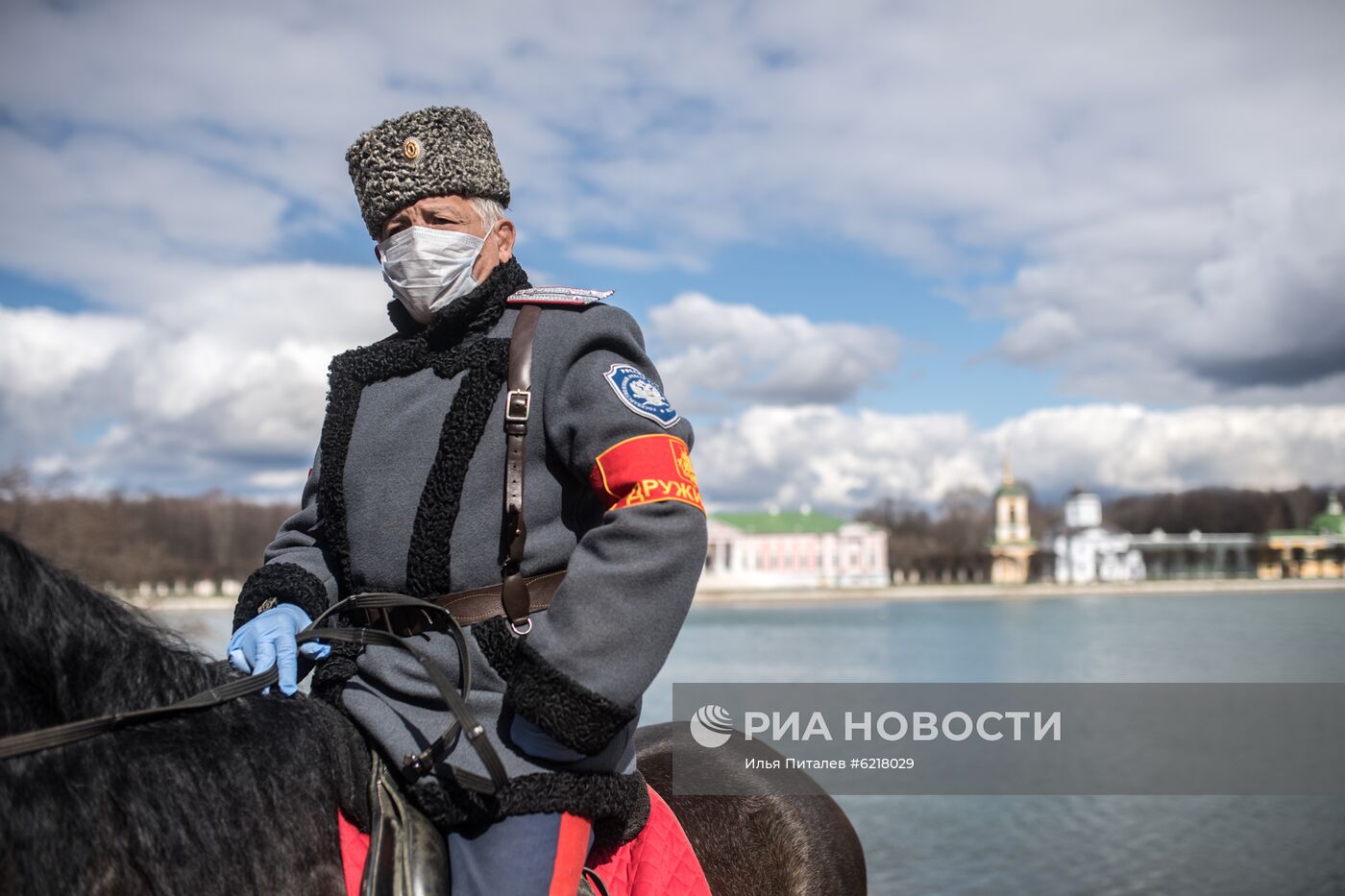 Патрулирование парка "Кусково" казаками во время самоизоляции