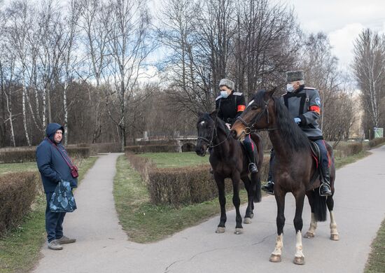 Патрулирование парка "Кусково" казаками во время самоизоляции