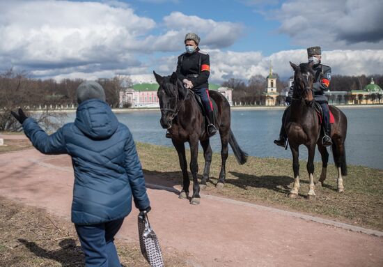 Патрулирование парка "Кусково" казаками во время самоизоляции