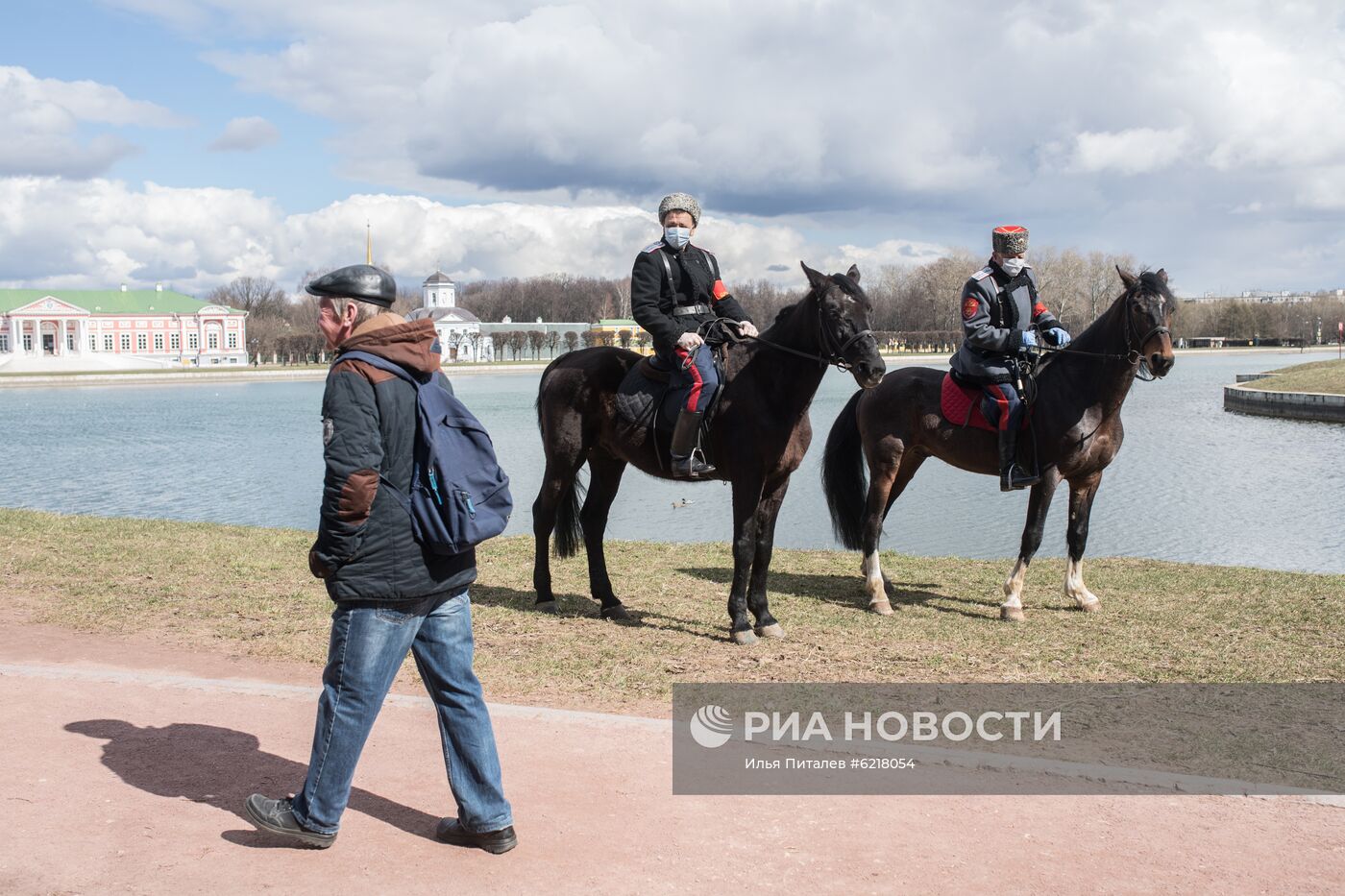 Патрулирование парка "Кусково" казаками во время самоизоляции