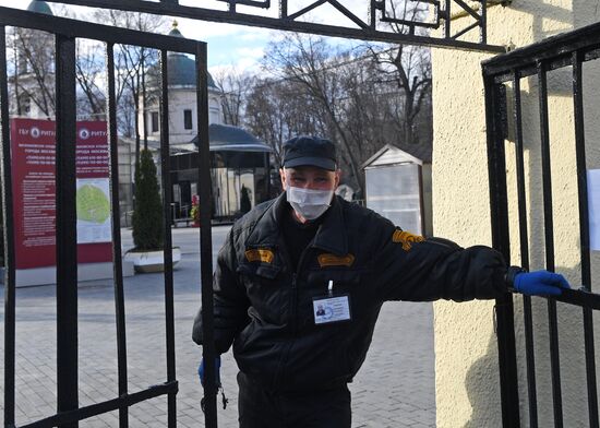 Столичные кладбища закрыты в связи с коронавирусом 