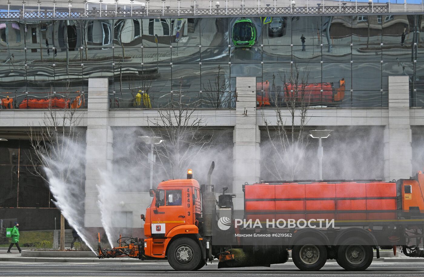 Дезинфекция дорог в Москве