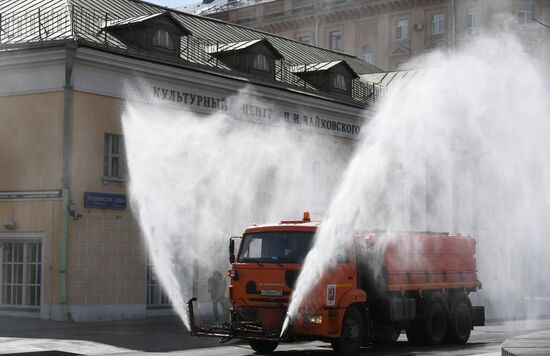 Дезинфекция дорог в Москве