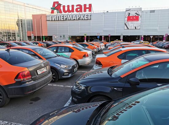 В Москве с 13 апреля приостанавливается оказание услуг каршеринга