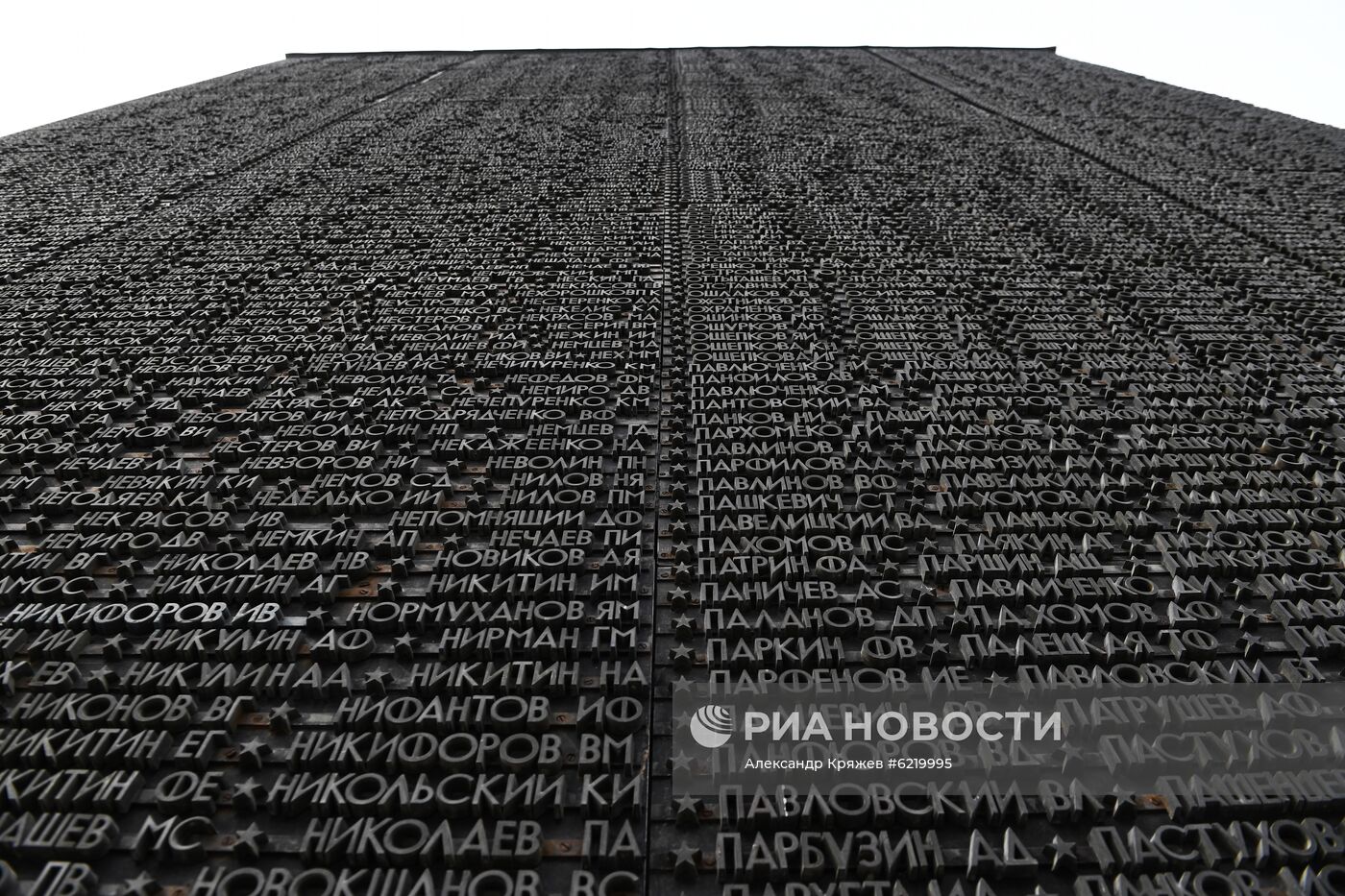 Реставрационные работы на Монументе Славы в Новосибирске