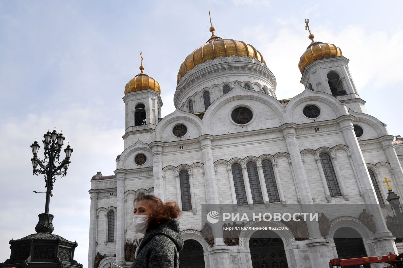 С 13 апреля в московских храмах богослужения будут проходить без прихожан