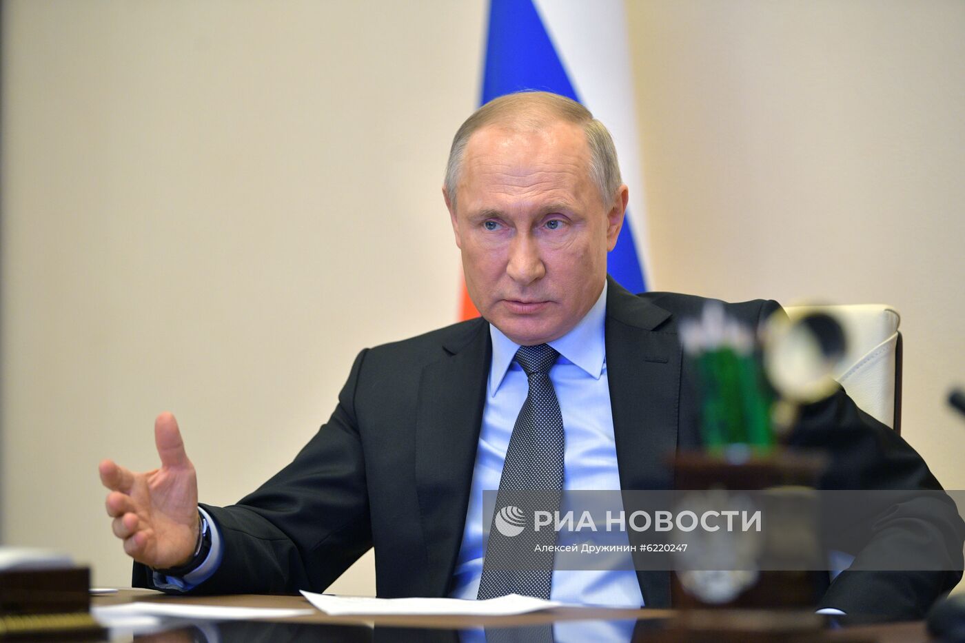 Президент РФ В. Путин провел совещание по развитию ситуации с коронавирусом