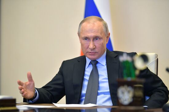 Президент РФ В. Путин провел совещание по развитию ситуации с коронавирусом