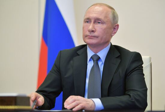 Президент РФ В. Путин провел совещание по развитию ситуации с коронавирусом