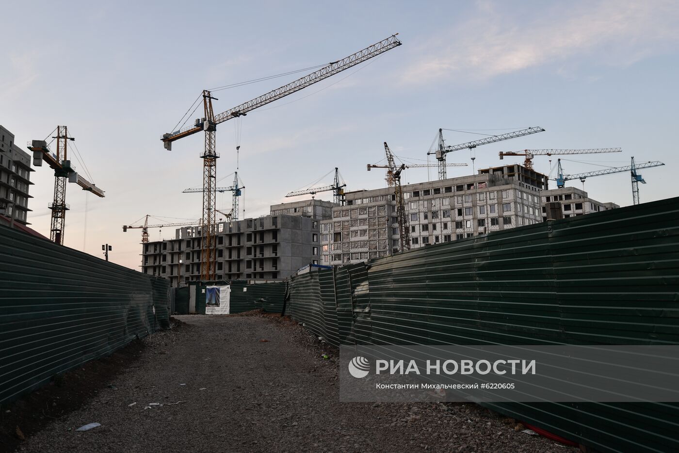 Строительство жилого комплекса в Симферополе.
