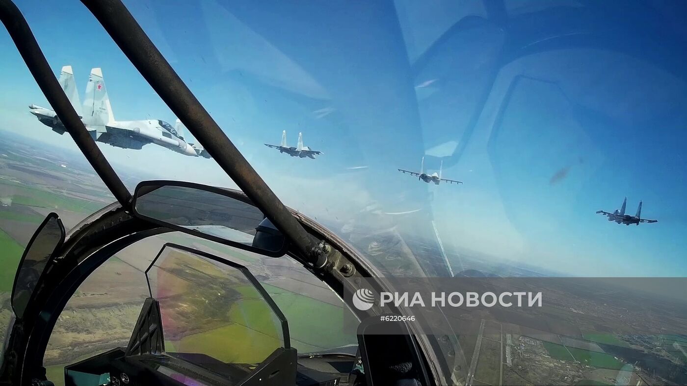 Репетиция воздушной части парада Победы в Ростовской области