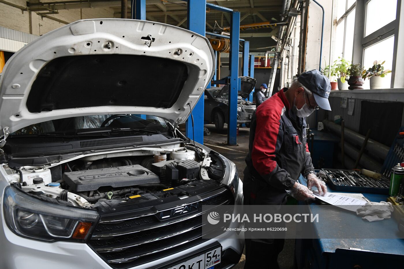 В Новосибирской области открылись салоны красоты и автомастерские