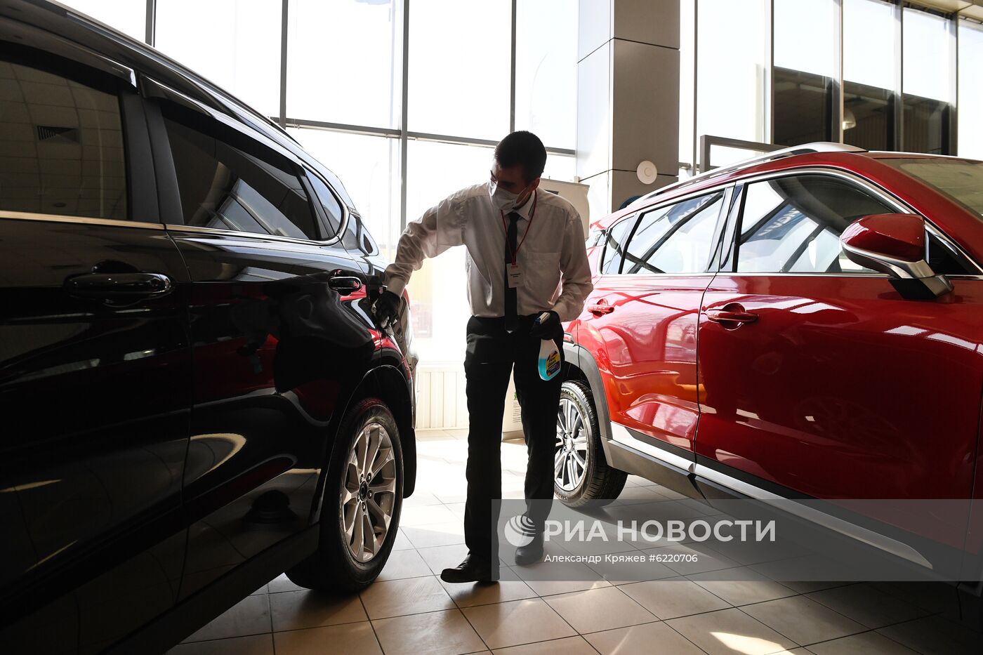 В Новосибирской области открылись салоны красоты и автомастерские