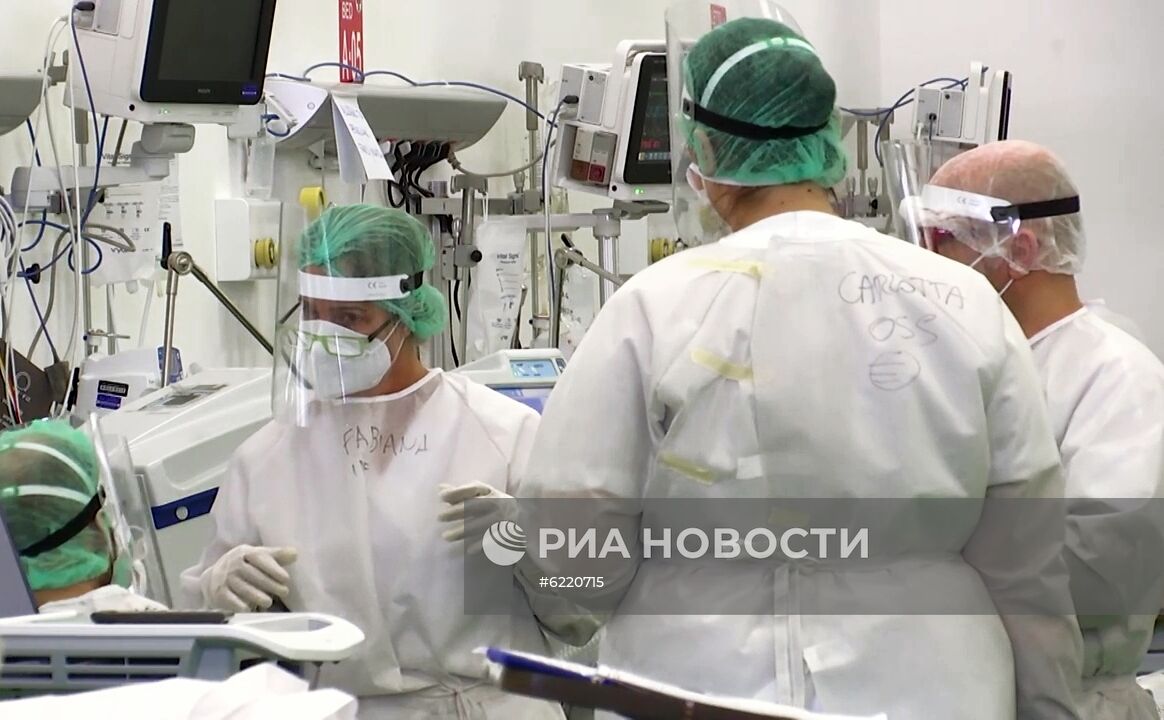 Работа российских военных врачей в полевом госпитале Бергамо