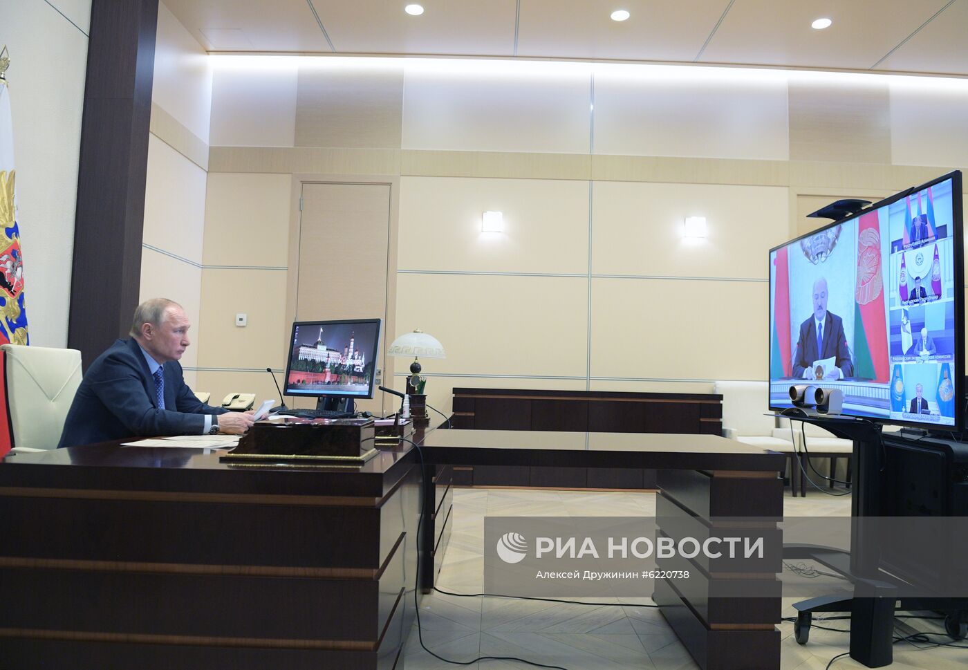Президент РФ В. Путин принял участие во встрече глав ЕАЭС в формате видеоконференции