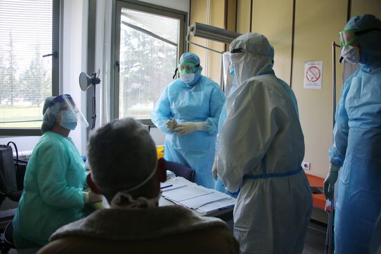 Работа российских военных медиков в Сербии во время пандемии коронавируса