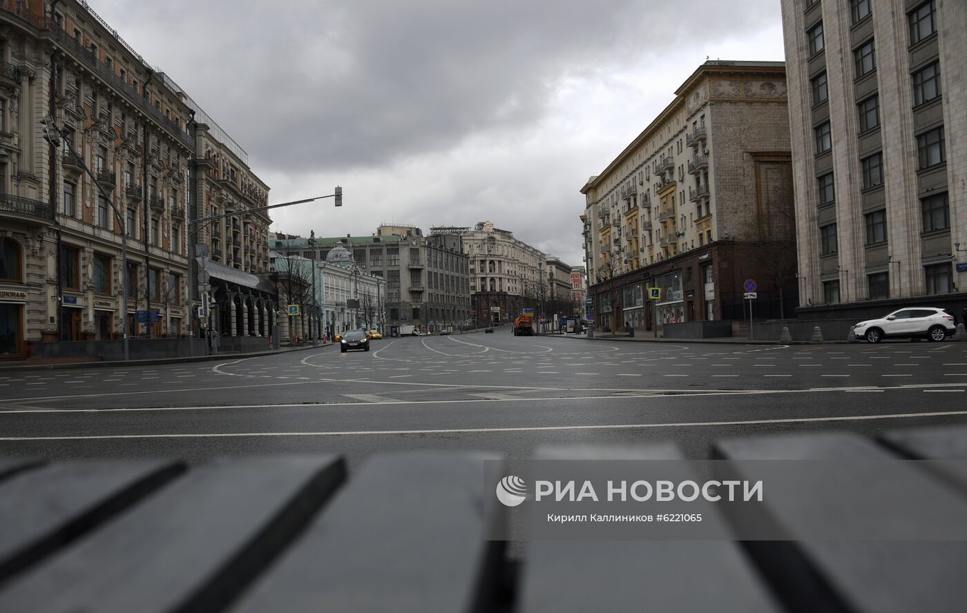 На Тверской улице во время режима самоизоляции жителей в Москве. Автор: Кирилл Каллиников/РИА Новости. Москва во время режима самоизоляции жителей
