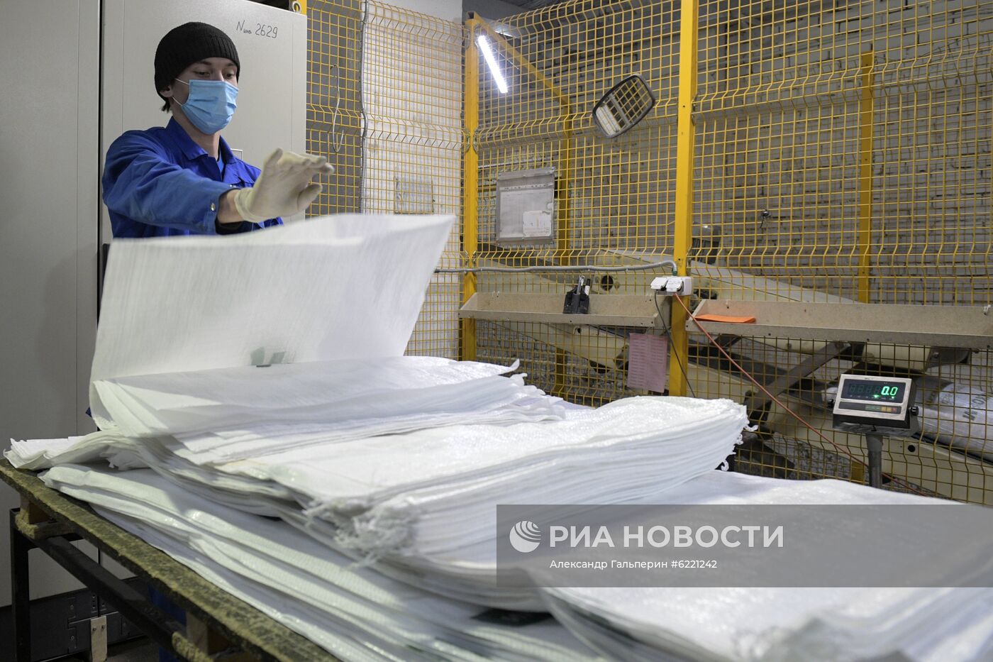 В Ленинградской области возобновили работу системообразующие предприятия