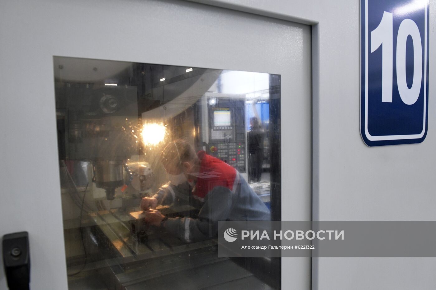 В Ленинградской области возобновили работу системообразующие предприятия