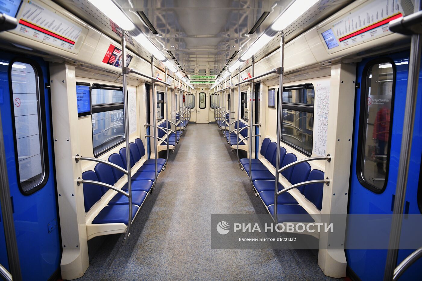Пустой вагон поезда на Солнцевской линии Московского метро. Место: Россия, Москва. Автор: Евгений Биятов/РИА Новости. Москва во время режима самоизоляции жителей