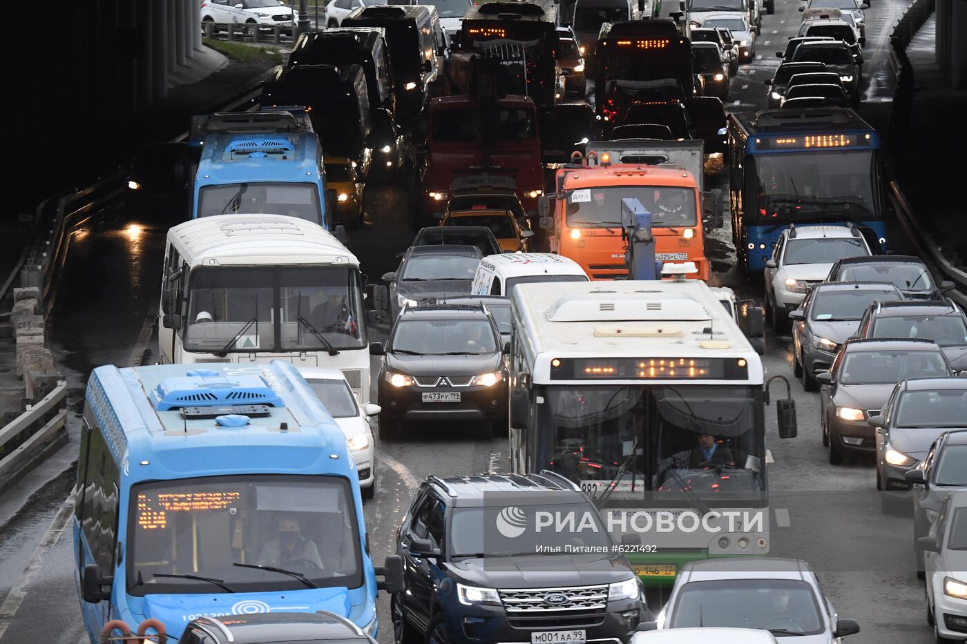 Проверка наличия цифровых пропусков на въезде в Москву