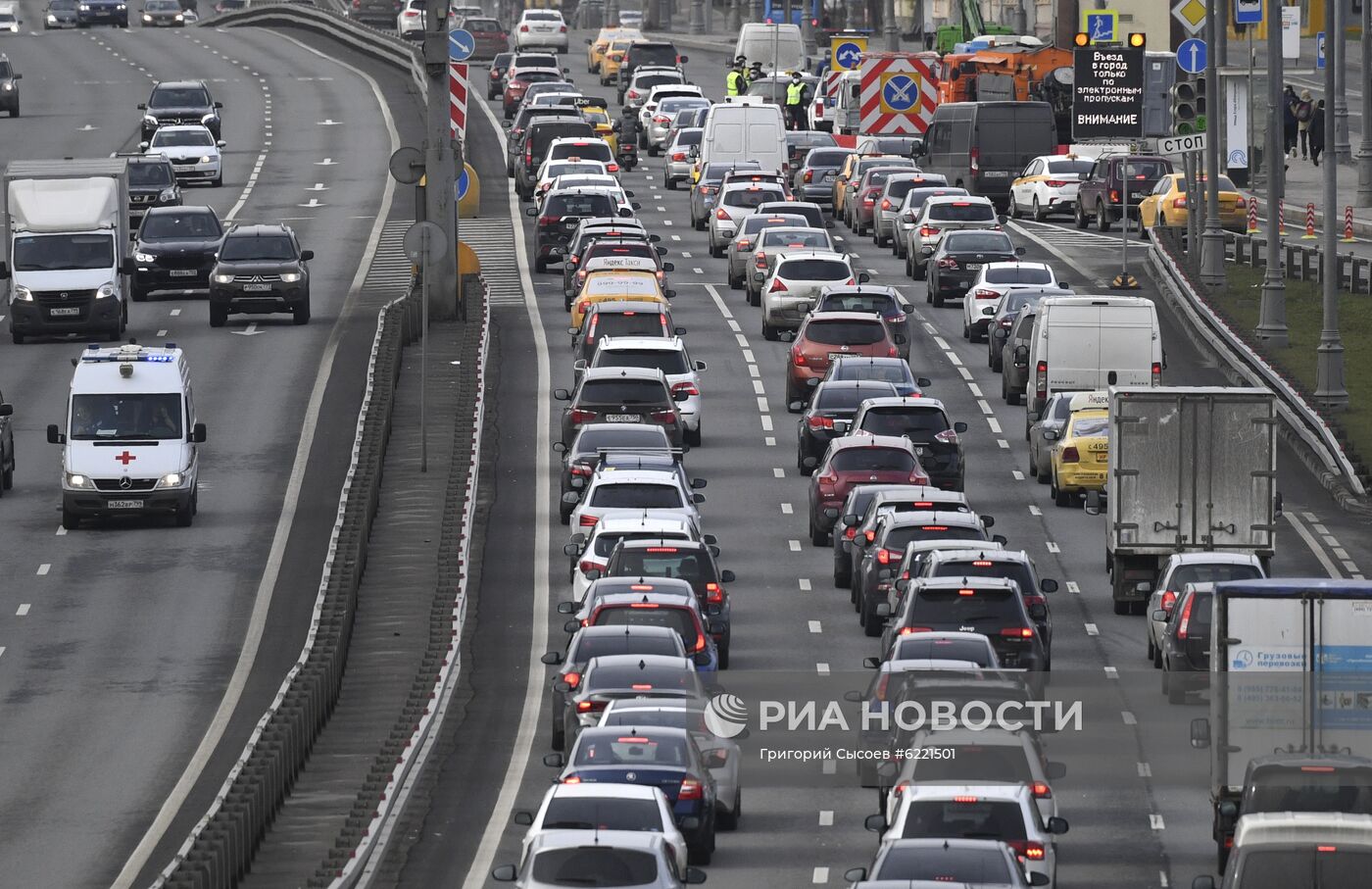 Проверка наличия цифровых пропусков на въезде в Москву