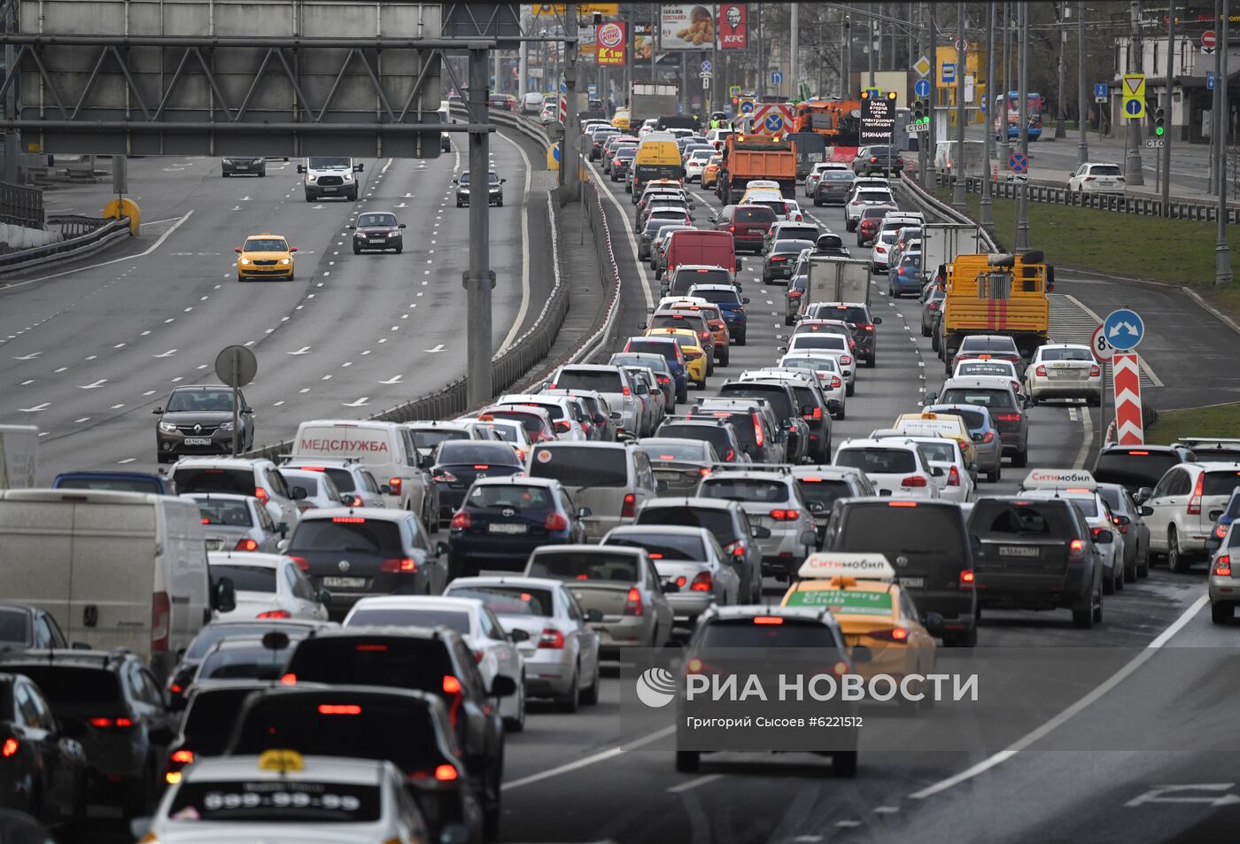 Проверка наличия цифровых пропусков на въезде в Москву