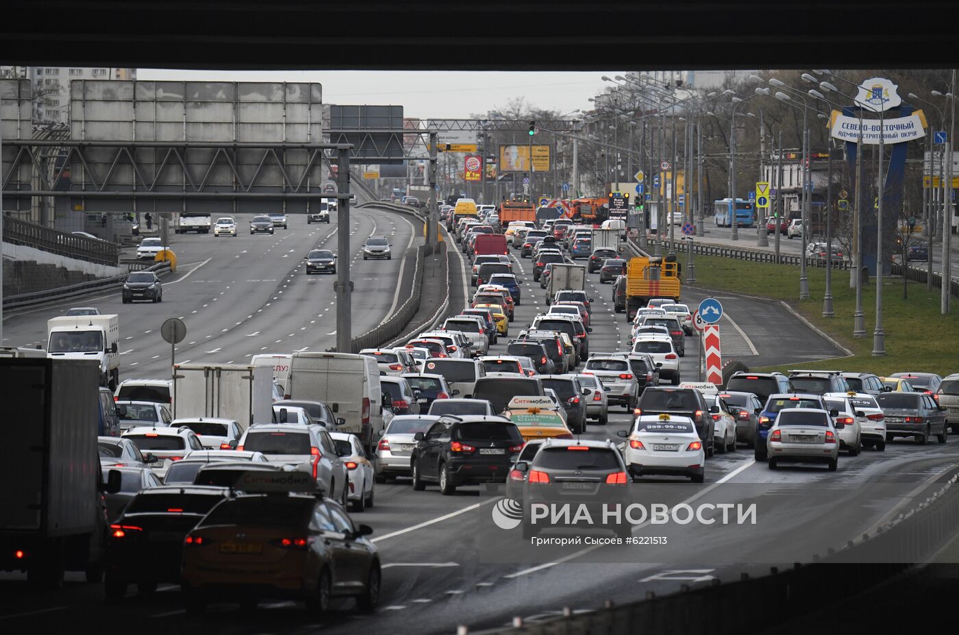 Проверка наличия цифровых пропусков на въезде в Москву