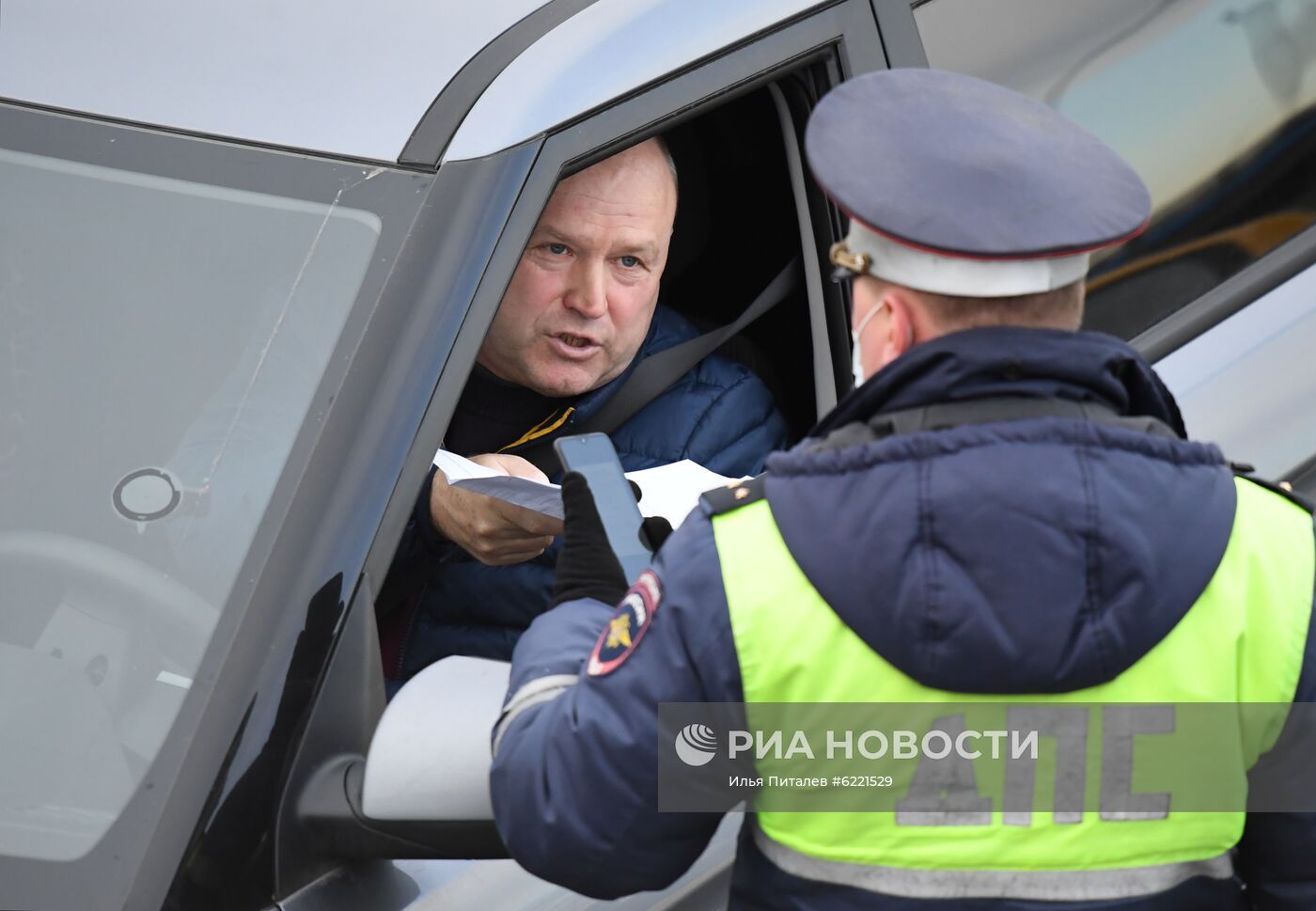 Проверка наличия цифровых пропусков на въезде в Москву