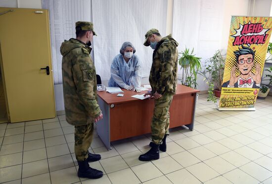 Сдача крови сотрудниками Росгвардии