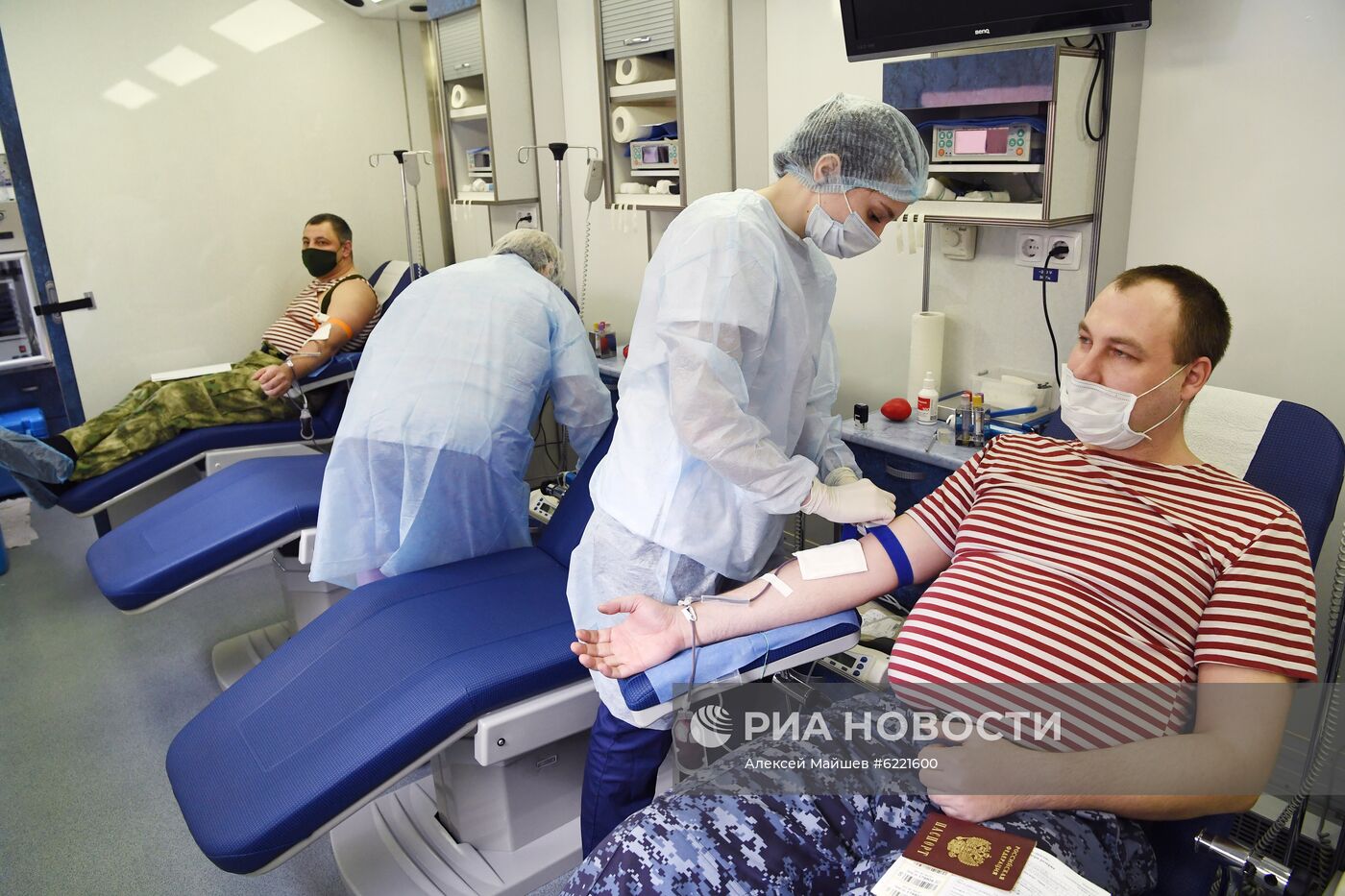 Сдача крови сотрудниками Росгвардии