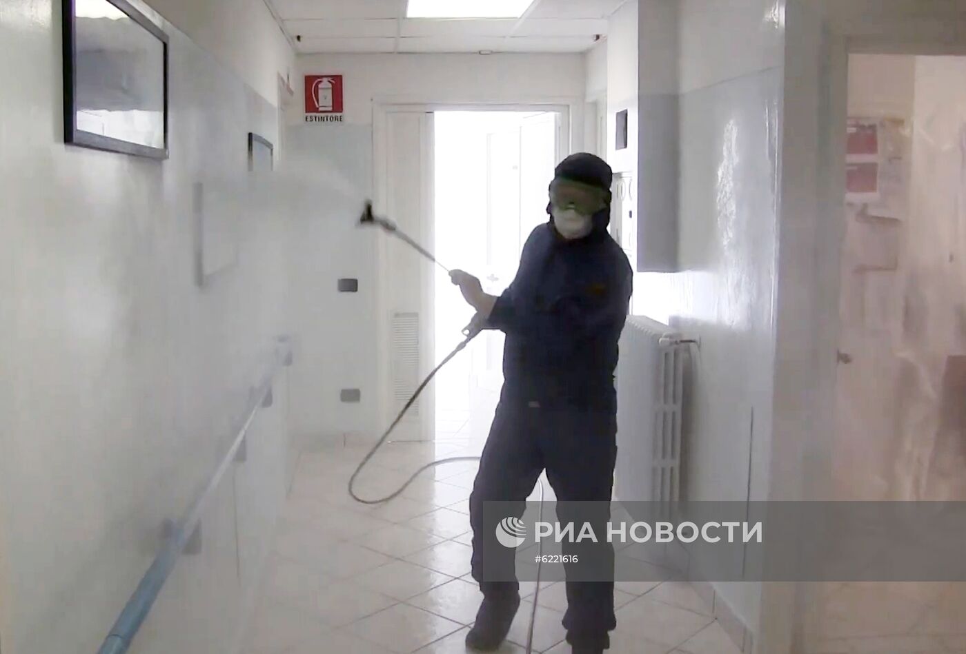 Военные специалисты РФ провели дезинфекцию в домах для пожилых людей в Италии