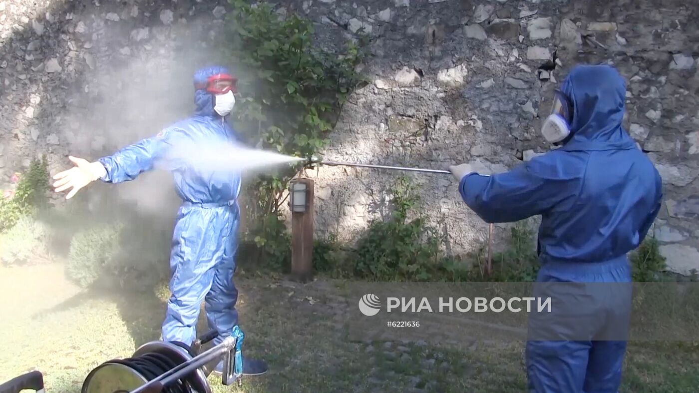 Военные специалисты РФ провели дезинфекцию в домах для пожилых людей в Италии
