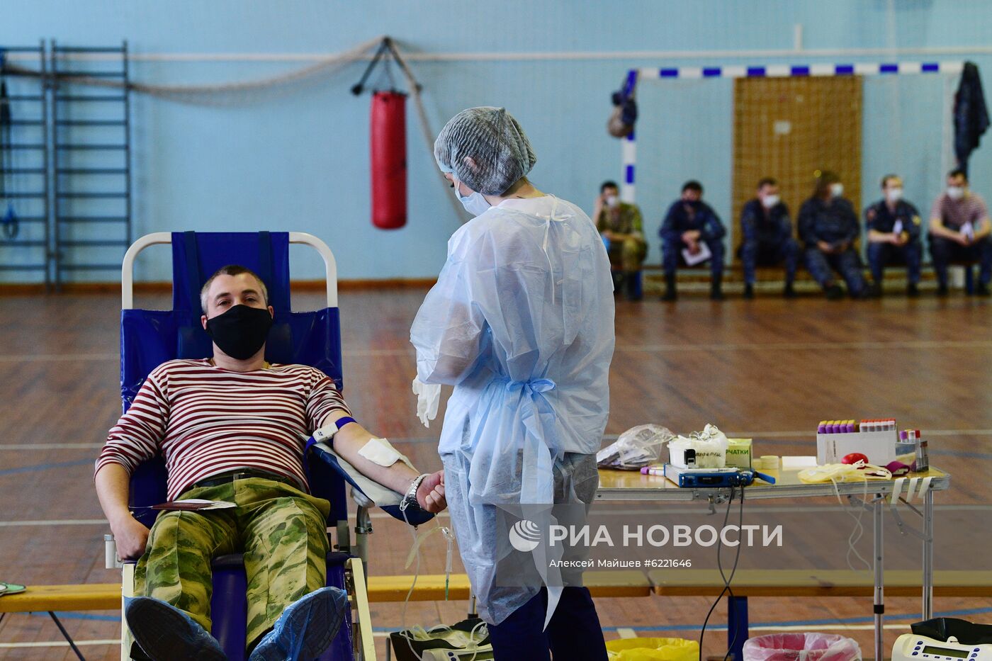 Сдача крови сотрудниками Росгвардии