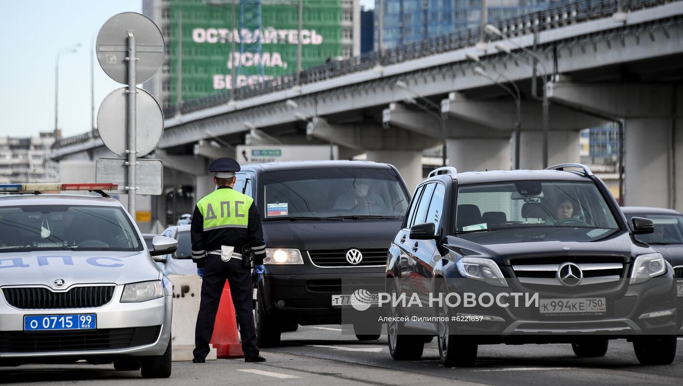 Проверка наличия цифровых пропусков на въезде в Москву