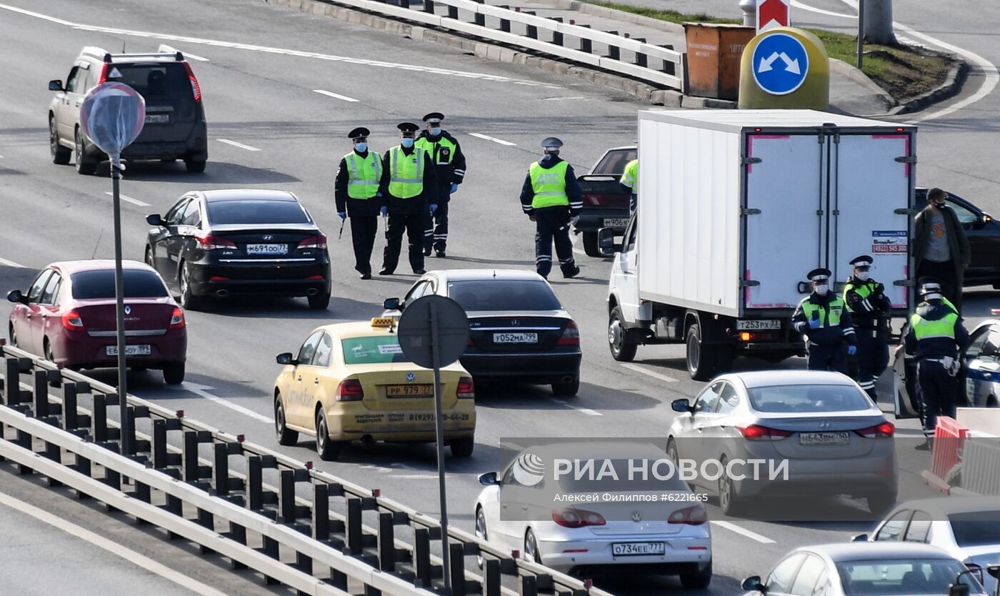 Проверка наличия цифровых пропусков на въезде в Москву