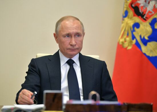Президент РФ В. Путин провел совещание с членами правительства РФ