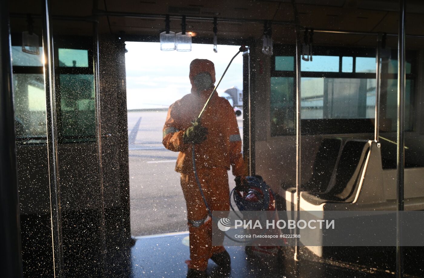 Дезинфекция в терминальном комплексе аэропорта Платов