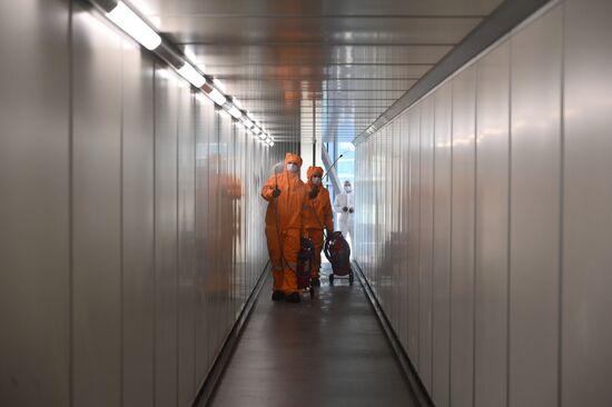 Дезинфекция в терминальном комплексе аэропорта Платов