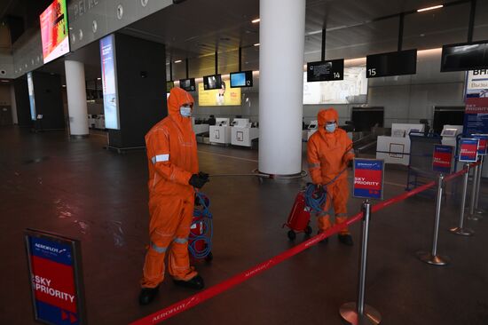 Дезинфекция в терминальном комплексе аэропорта Платов