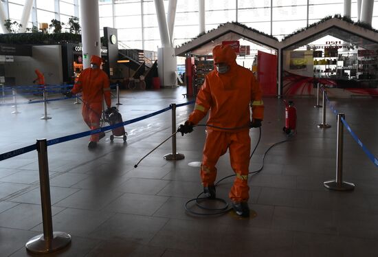 Дезинфекция в терминальном комплексе аэропорта Платов